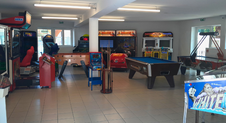 Salle d'arcade - camping
